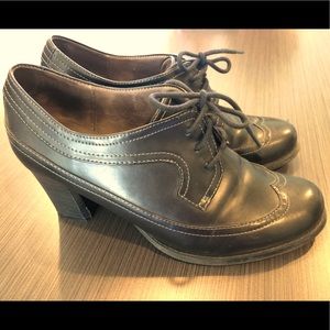 Black Wingtip Oxford Heels size 8.5